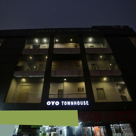 Hotel Townhouse Nangal Raya Pankha Road Nueva Delhi Exterior foto